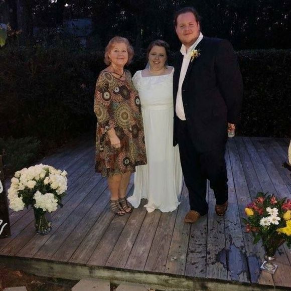 Meet your Posher, Joy @joy2poshworld62 - Picture 1 of 11